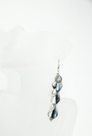 Long silver dangling earrings - Desi Royale