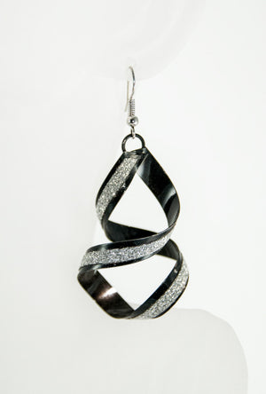 Black spiral earrings - Desi Royale