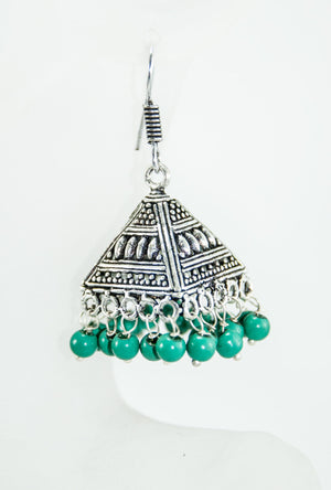 Black metal pyramid earrings with green beads - Desi Royale