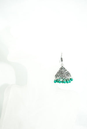 Black metal pyramid earrings with green beads - Desi Royale
