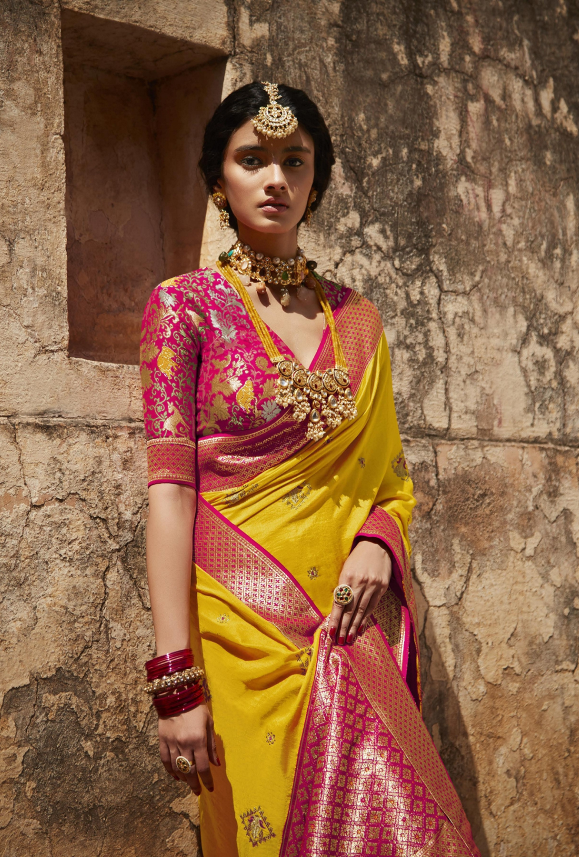 Pink saree hot sale with jewellery