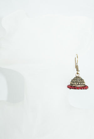 Gold metal earrings with red beads - Desi Royale