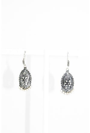 Silver oval earrings - Desi Royale