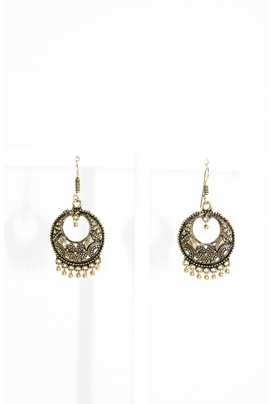 Gold round earrings - Desi Royale