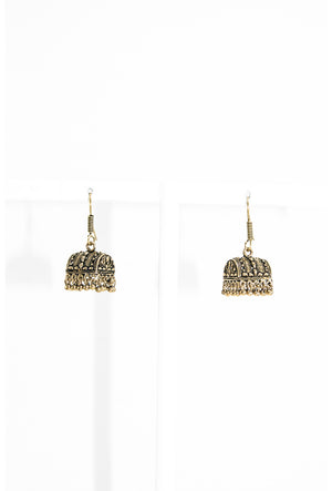 Gold metal earrings with beads - Desi Royale