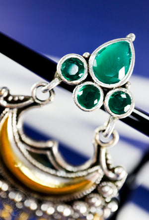 Silver earrings with Emerald stones - Desi Royale