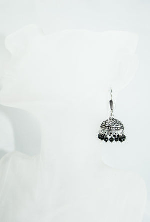 Black metal earrings with beads - Desi Royale