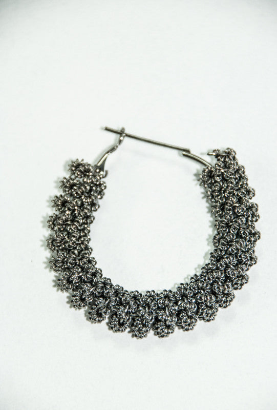Black twisted wire hoop earrings - Desi Royale